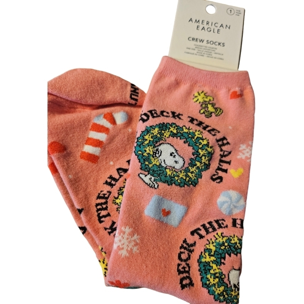 AE Peanuts Snoopy Holiday "Deck the Halls" Christmas pink crew socks NWT